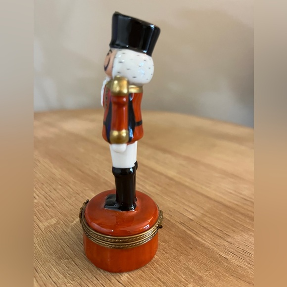 Limoges Nutcracker Soldier Porcelain Box-Preowned - Picture 3 of 8